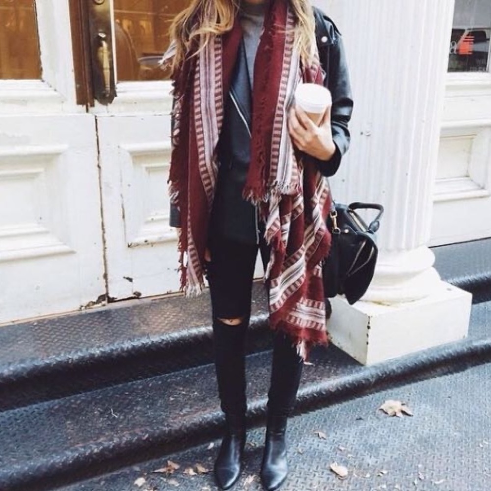 Aritzia Wilfred Blanket Scarf - Picture 4 of 7